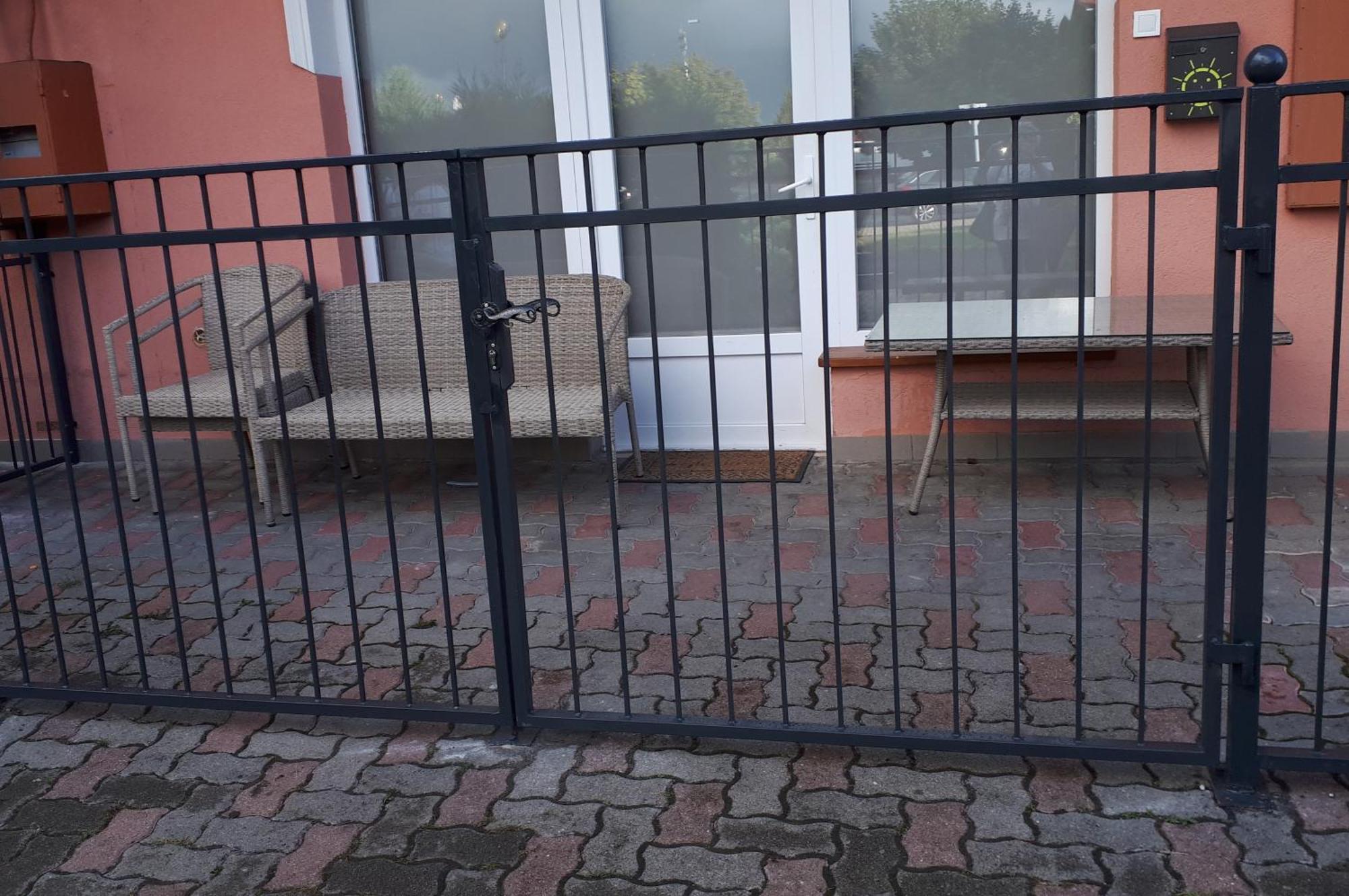 Kertvarosi Apartman Tiszaújváros Exterior foto