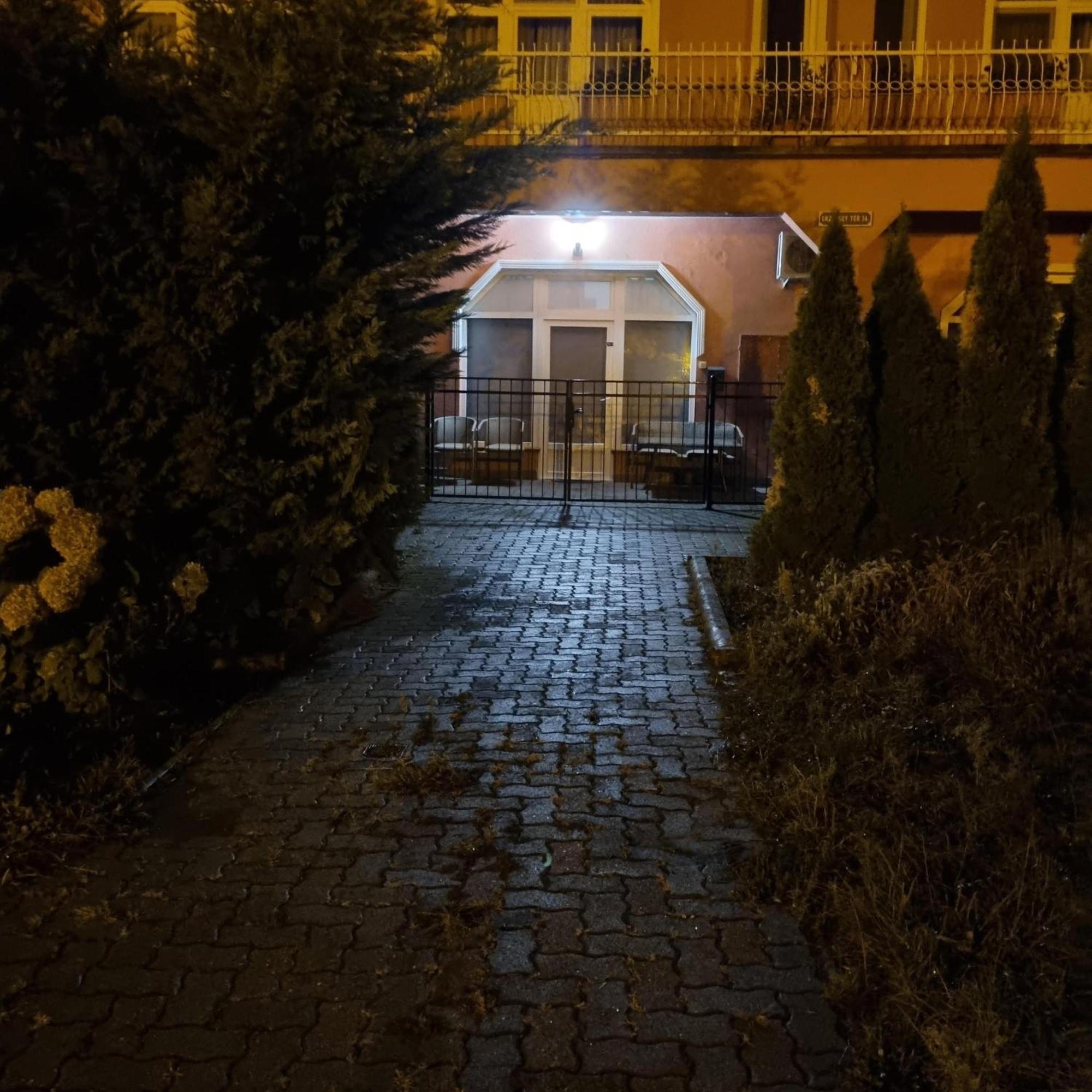 Kertvarosi Apartman Tiszaújváros Exterior foto
