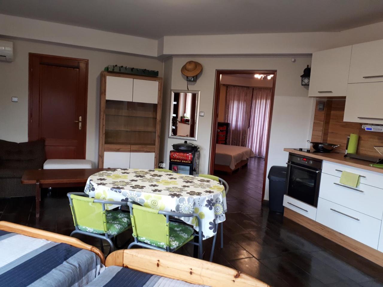 Kertvarosi Apartman Tiszaújváros Exterior foto