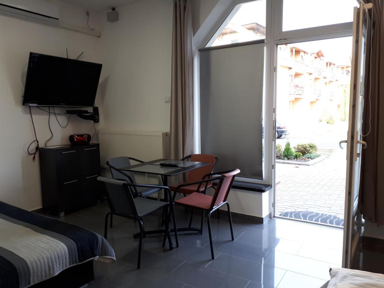 Kertvarosi Apartman Tiszaújváros Exterior foto