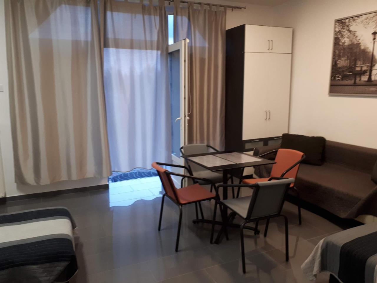 Kertvarosi Apartman Tiszaújváros Exterior foto
